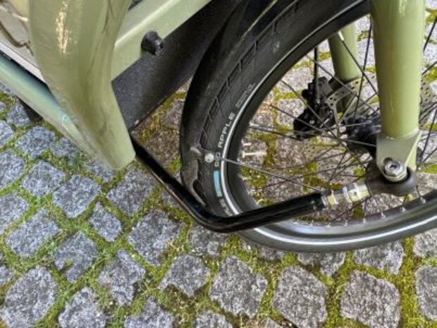 Lenkstange Lastenrad verbogen nach Unfall Fahrrad Gutachten Verbogene Lenkstange an einem Bullitt (Larry vs Harry) Lastenrad nach einem Auffahrunfall.